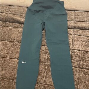 ALO Yoga women’s midnight green 7/8th high waisted airbrushed leggings size XS